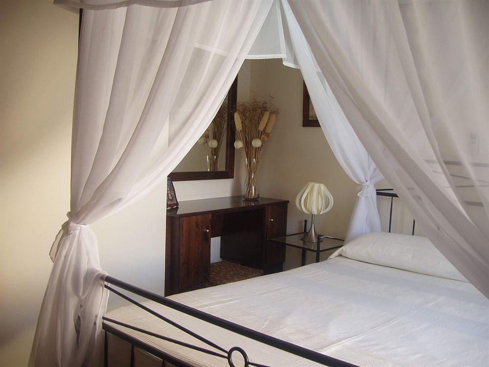 Niovi House Apartment ตอคนี ภายนอก รูปภาพ