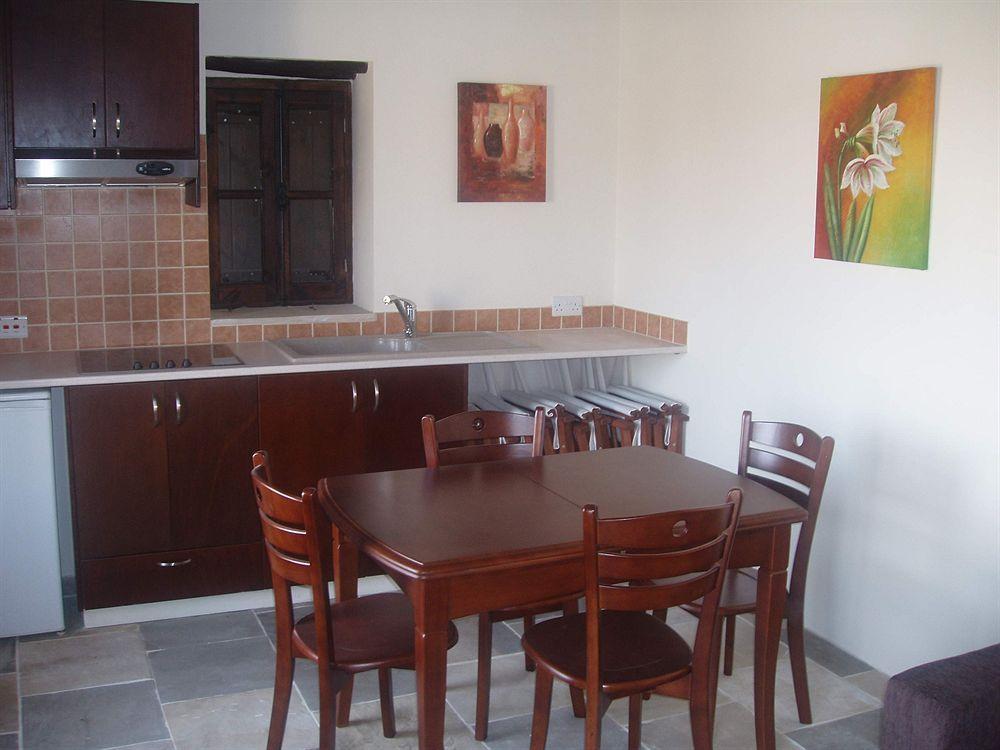 Niovi House Apartment ตอคนี ภายนอก รูปภาพ